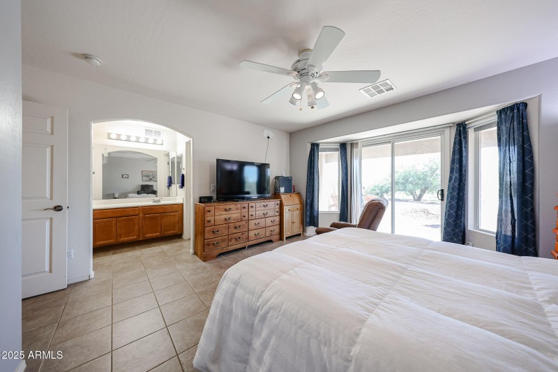 6-23327 W Twilight Tr_main bedroom 2