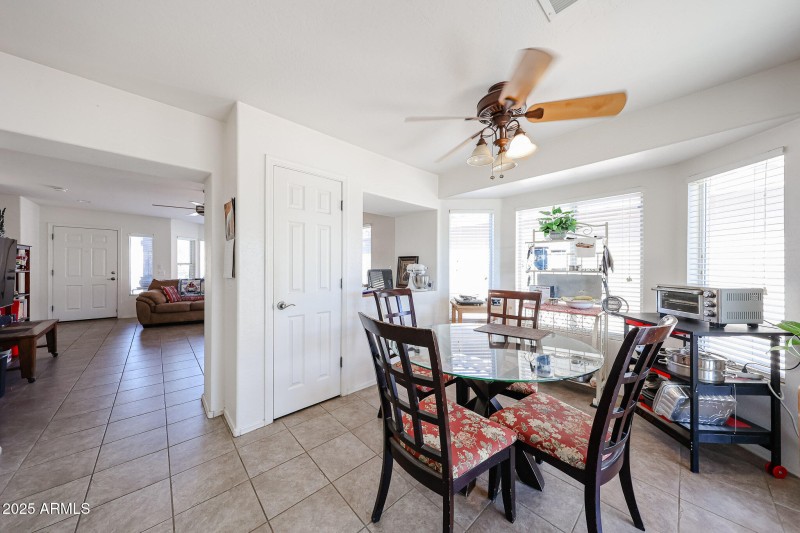 16-23327 W Twilight Tr_dining area2