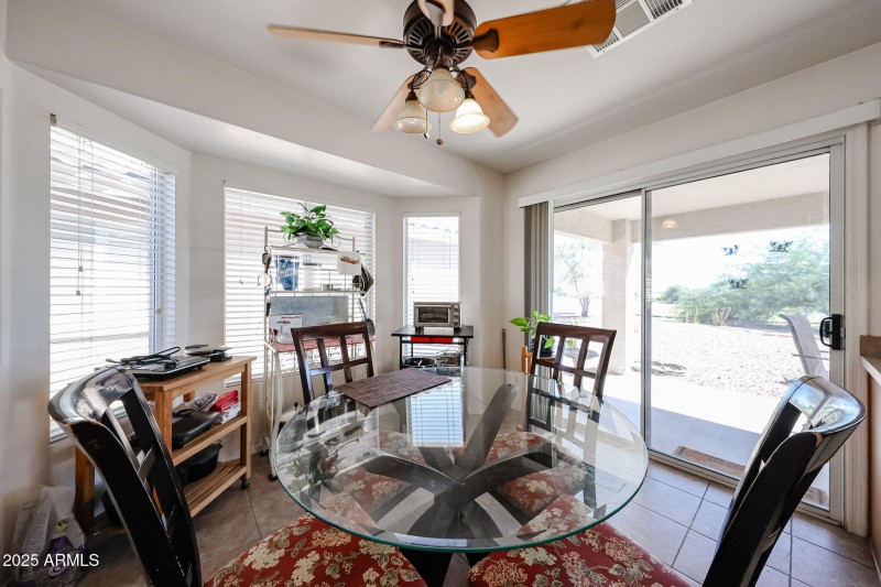 17-23327 W Twilight Tr_dining area3