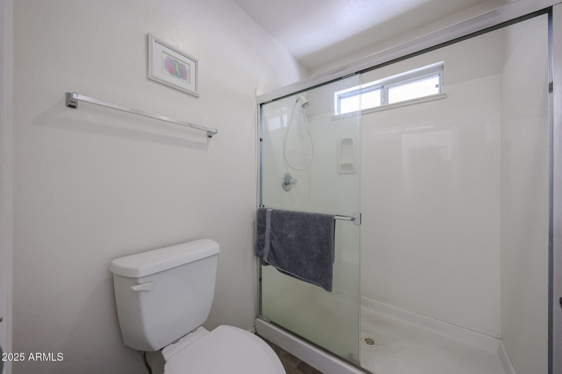 20-23327 W Twilight Tr_main bath2