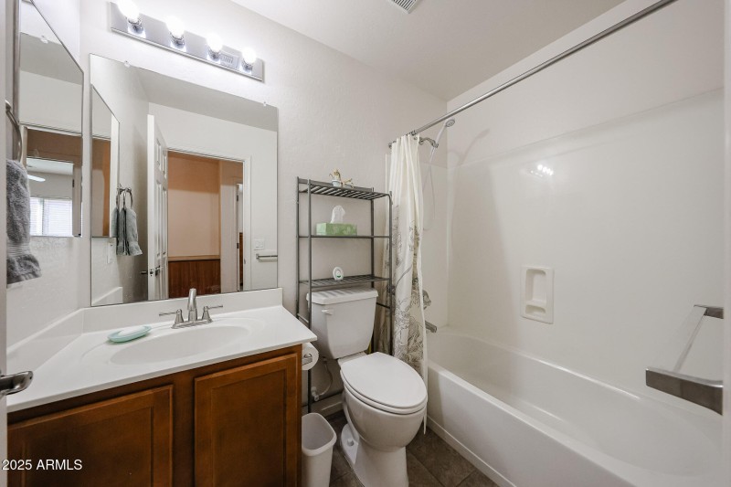 22-23327 W Twilight Tr_bath 2