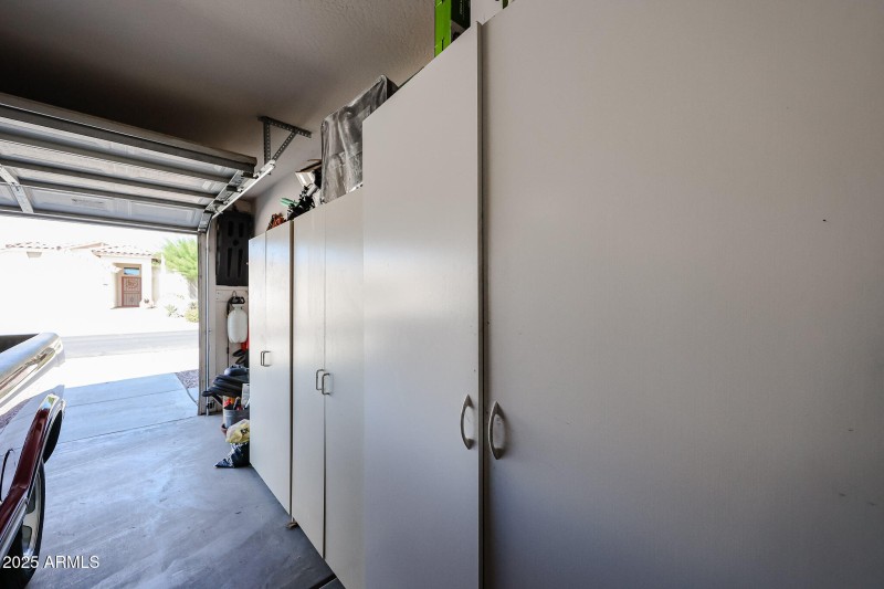 29-23327 W Twilight Tr_garage 2