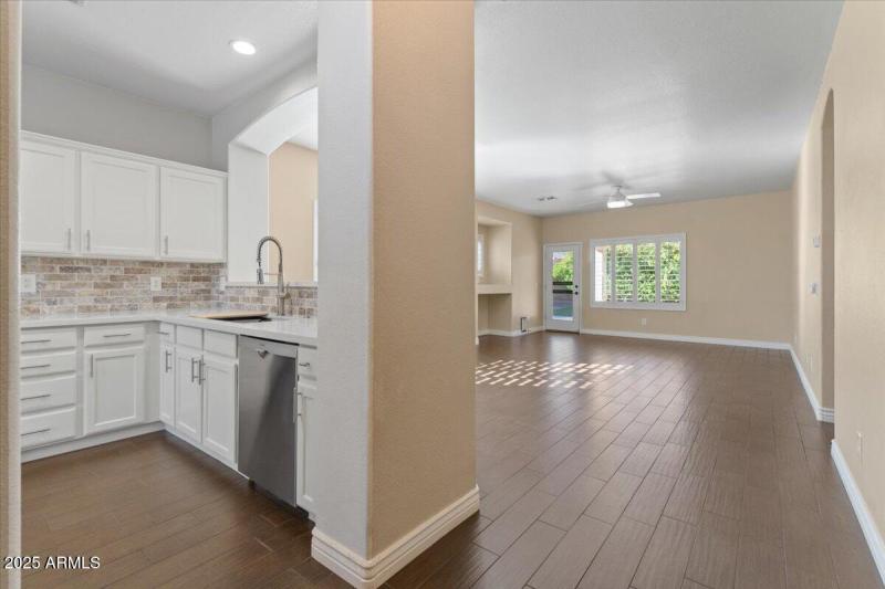 05-Entry and Kitchen