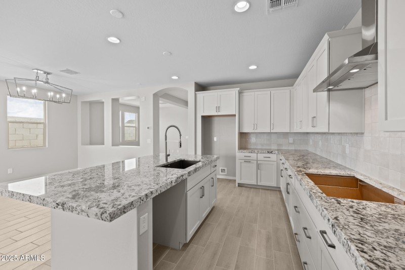 10)KITCHEN