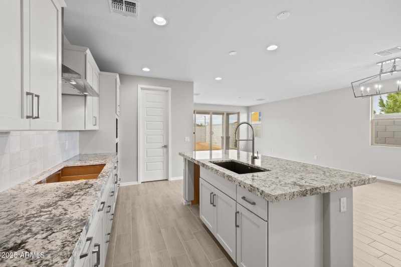 11)KITCHEN