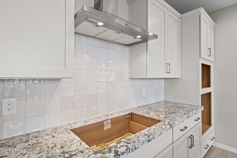 12)KITCHEN