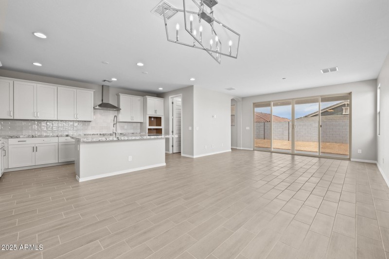 17)KITCHEN