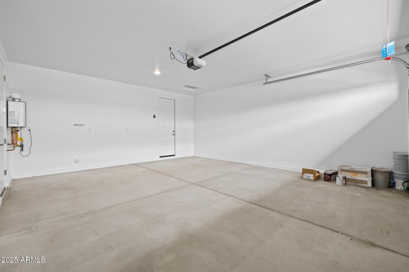 34)GARAGE