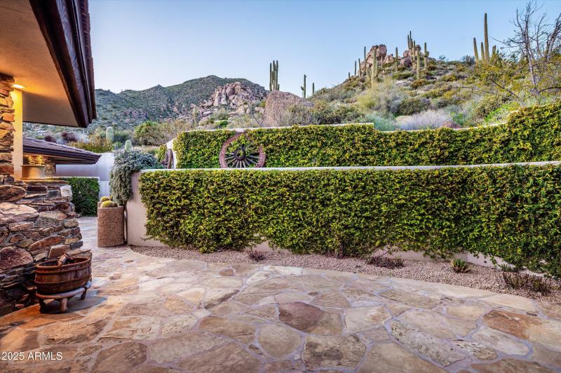 52-11070ERollingRockDr-52