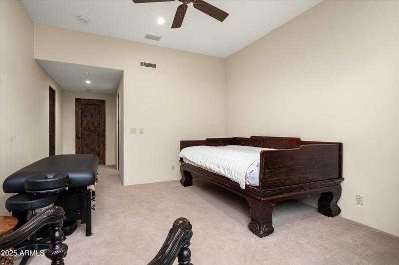 31-11070ERollingRockDr-31