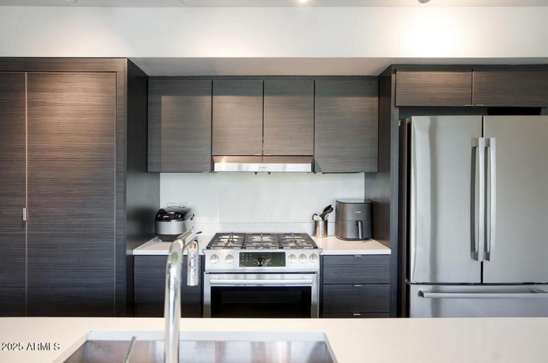 100 W PORTLAND ST 404