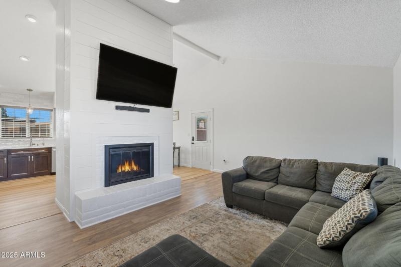 11-web-or-mls-Highland Dr-11