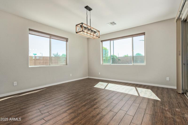 Domingo Breakfast nook