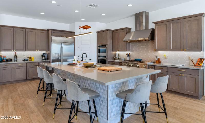 2041 E Fallen Leaf Ln-large-018-034-2041