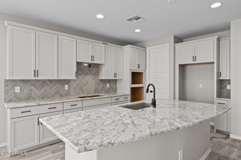 6)KITCHEN