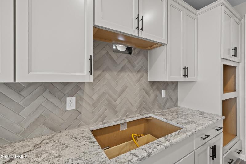 10)KITCHEN