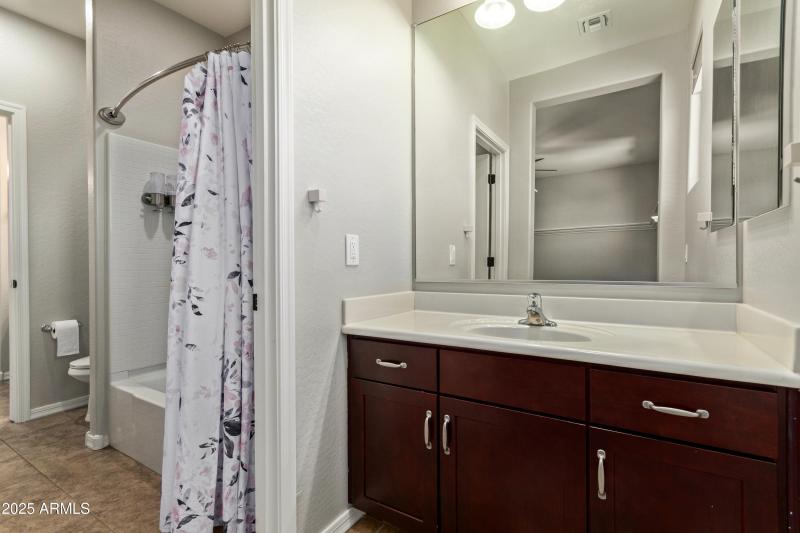 Domingo Jack-n-Jill bath