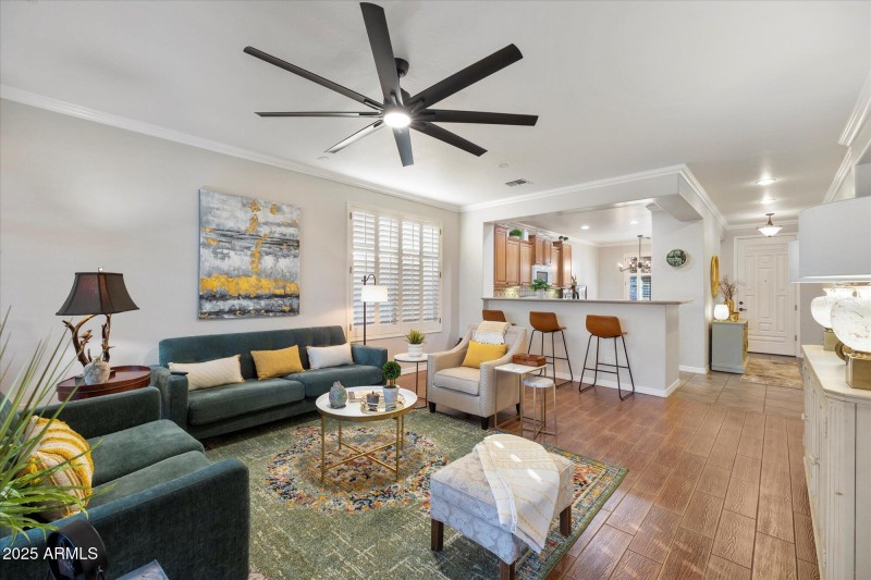 Living Rm Breakfast Bar