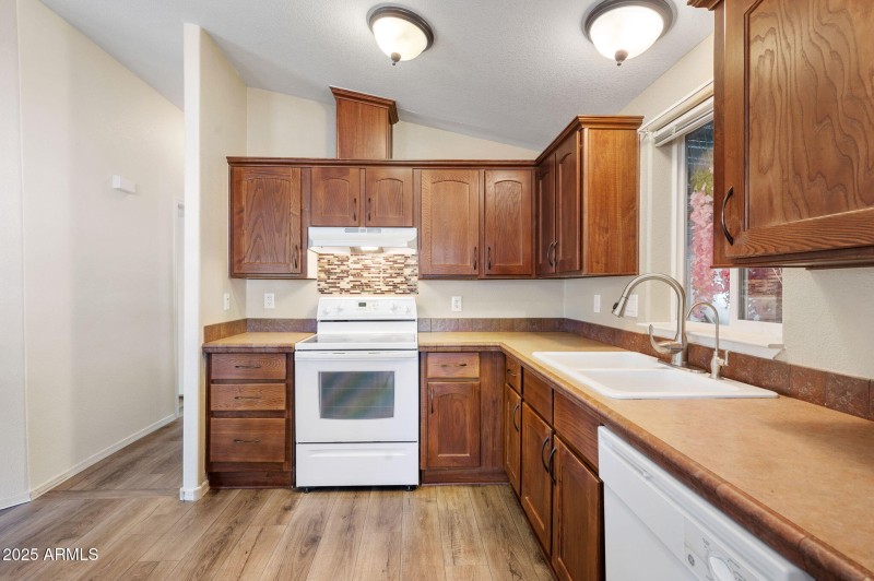 12-Kitchen_2