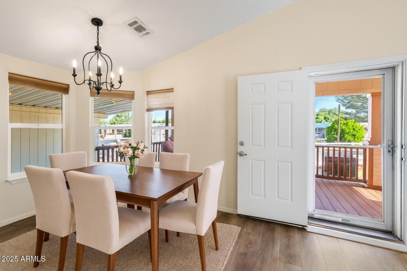 Staged dining