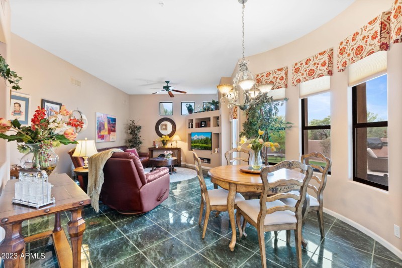 Breakfast room
