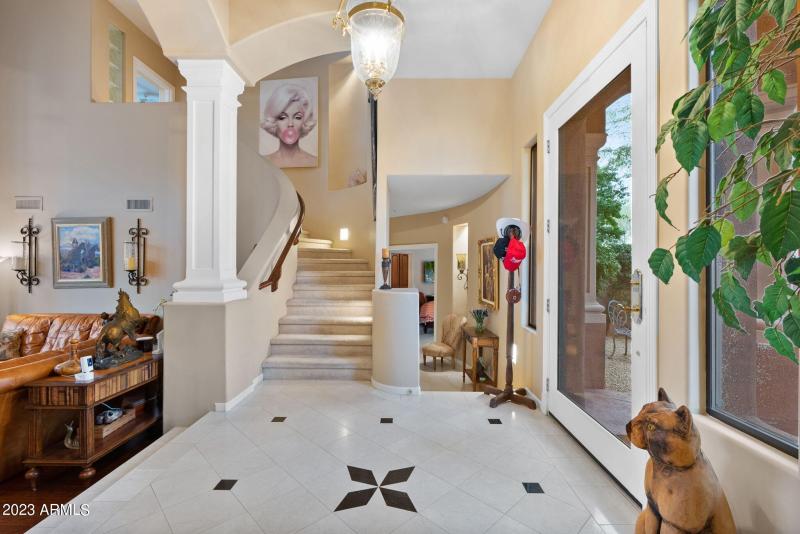 foyer to bedrooms