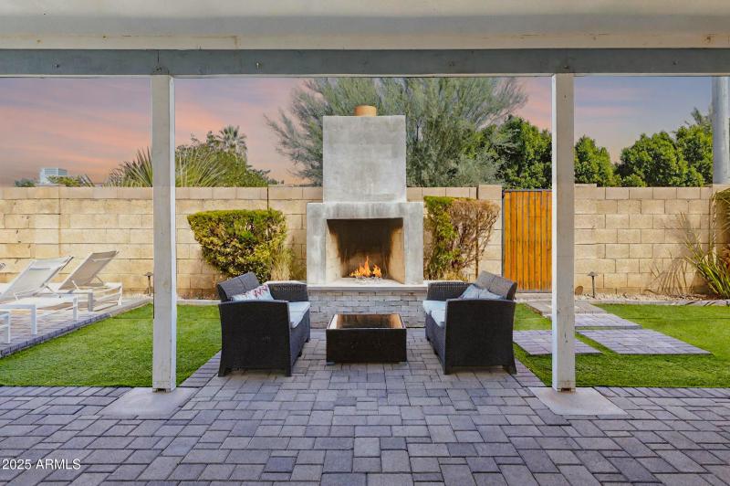 2126 W Cambridge Ave