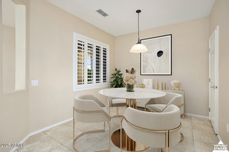 23-Breakfast-Nook-Staged