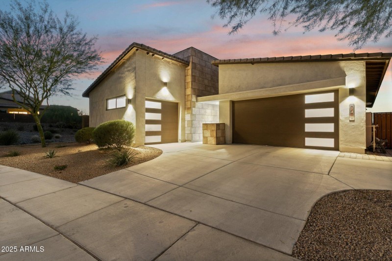 No direct neighbors to West