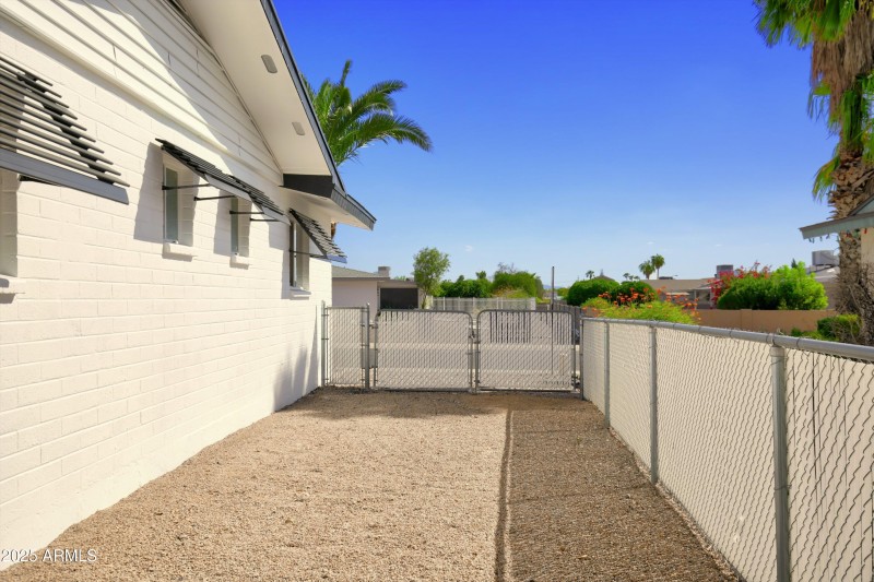 RV gate