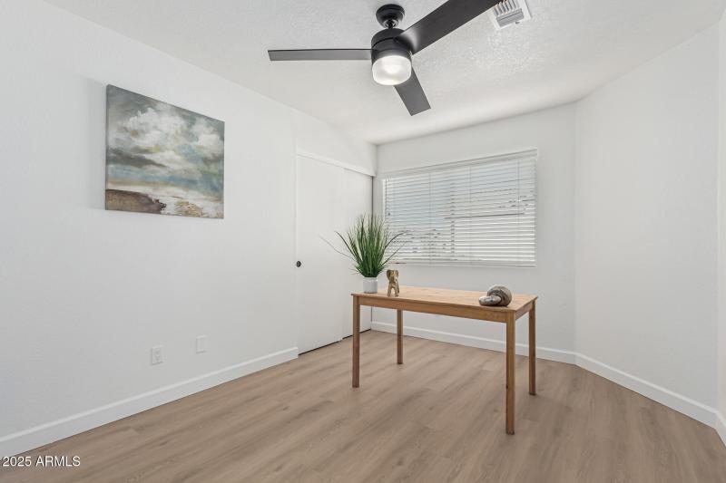 Guest Bedroom/ Office