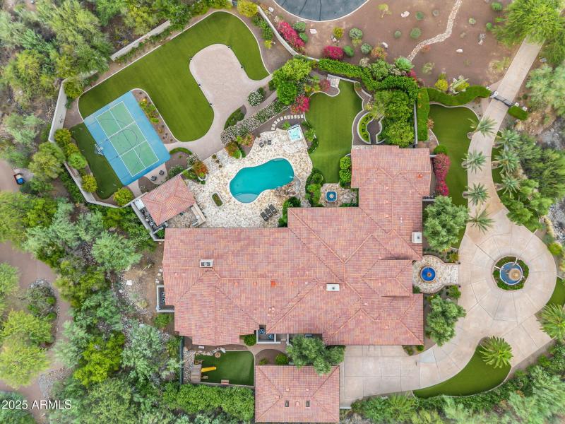 7818 N Sherri Ln