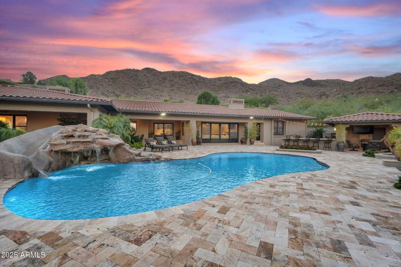 7818 N Sherri Ln