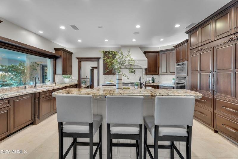 7818 N Sherri Ln