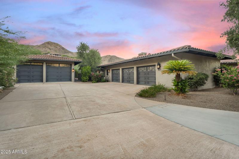 7818 N Sherri Ln