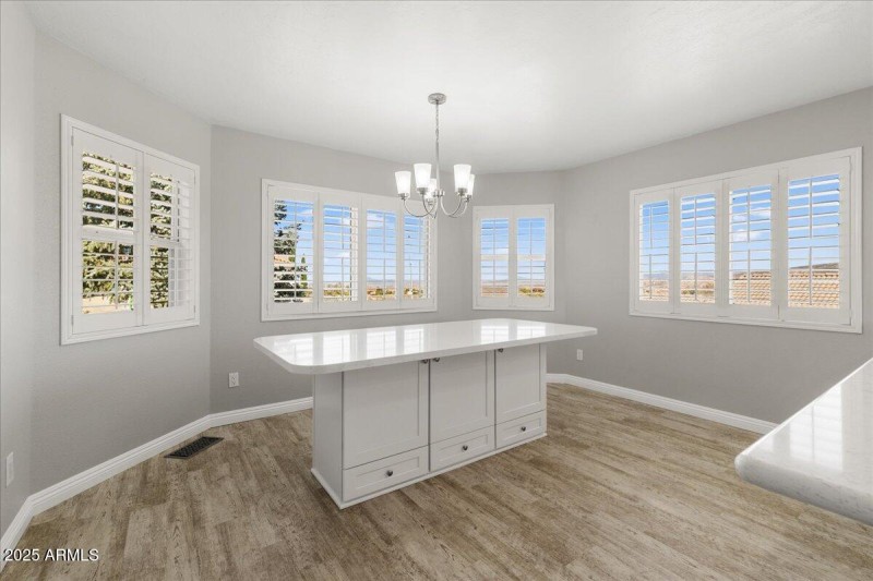 06-Dining Room