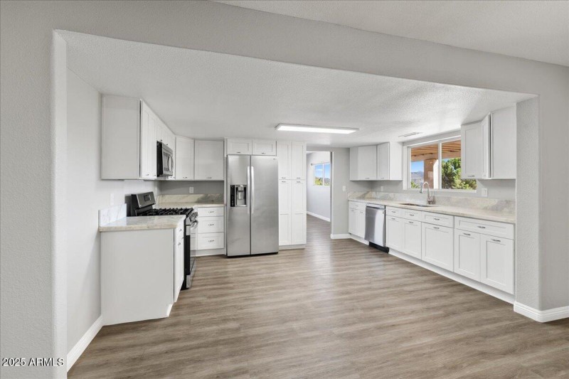 14-kitchenette
