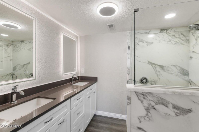 16-Bathroom 4