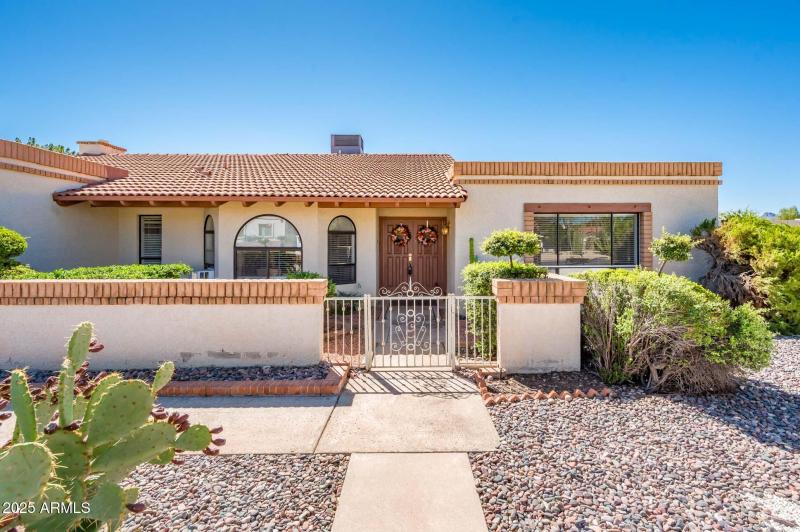5401 E Laurel Lane
