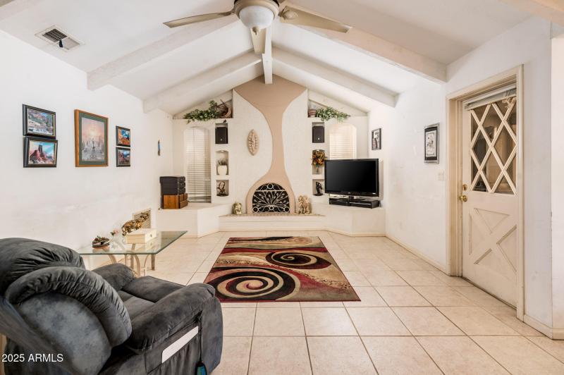 5401 E Laurel Lane