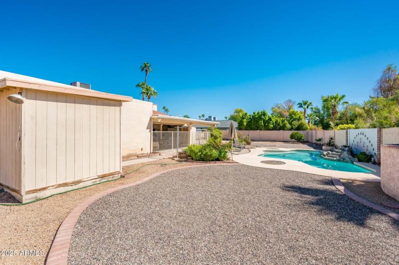 5401 E Laurel Lane