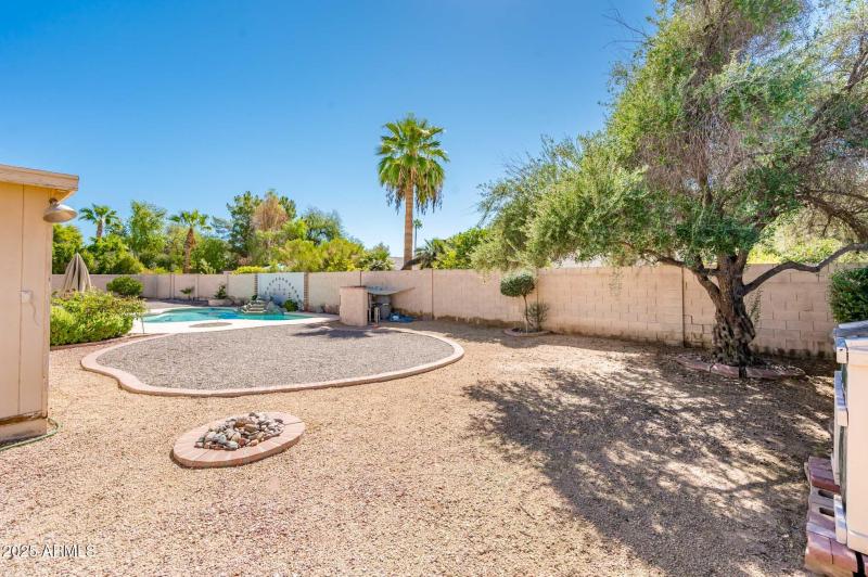 5401 E Laurel Lane