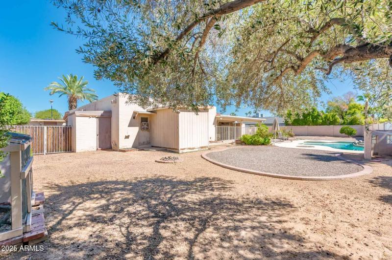 5401 E Laurel Lane