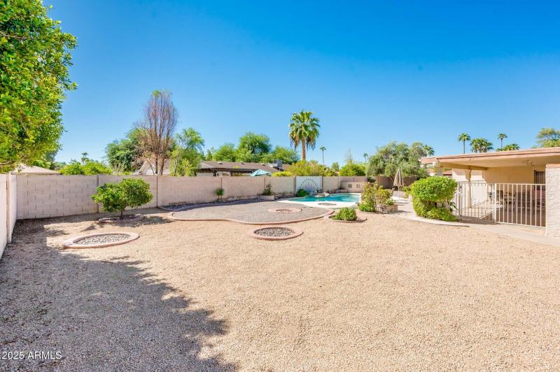 5401 E Laurel Lane