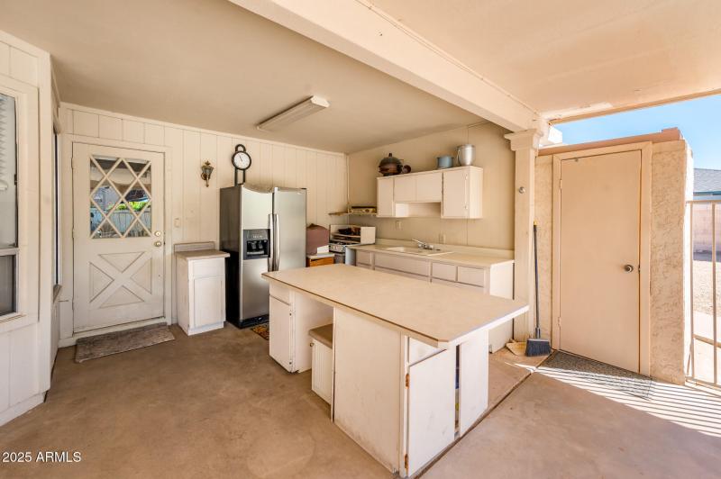 5401 E Laurel Lane