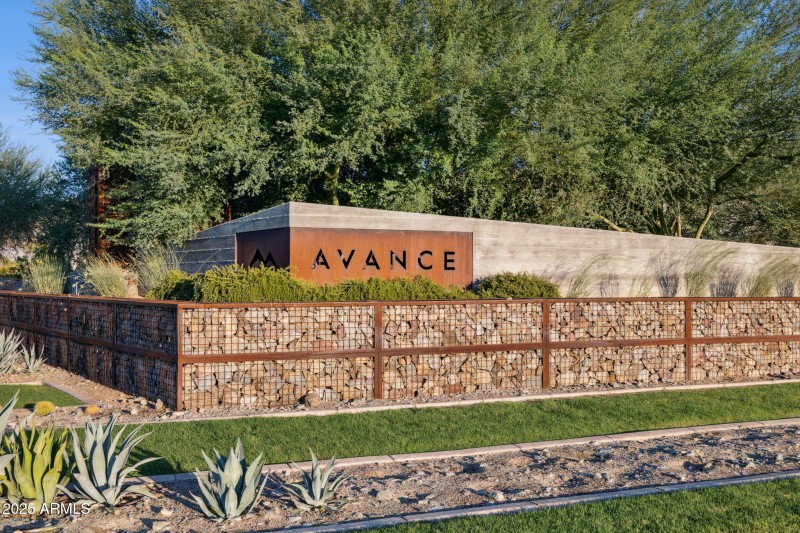 Avance mountain modern community