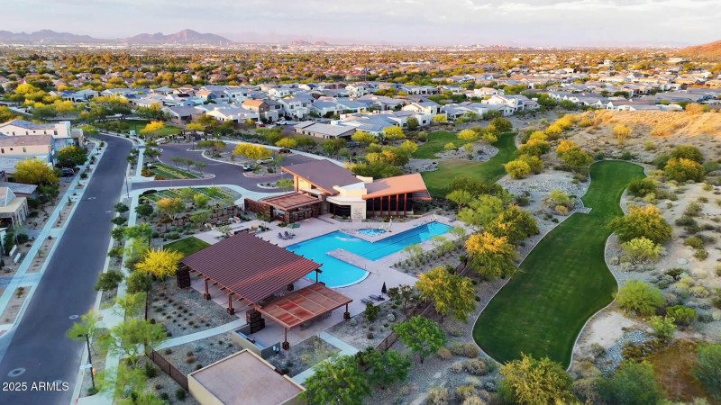 Avance Community pool2