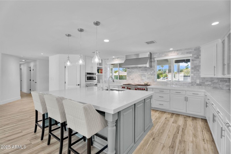 25-web-or-mls-3102 E Mariposa St -24