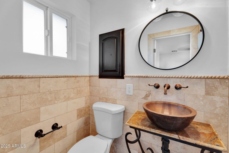 51-web-or-mls-3102 E Mariposa St -45