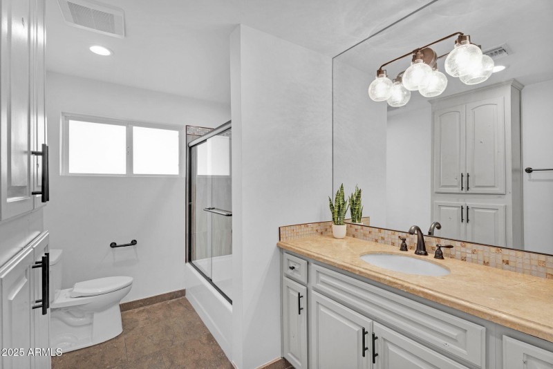 59-web-or-mls-3102 E Mariposa St -40